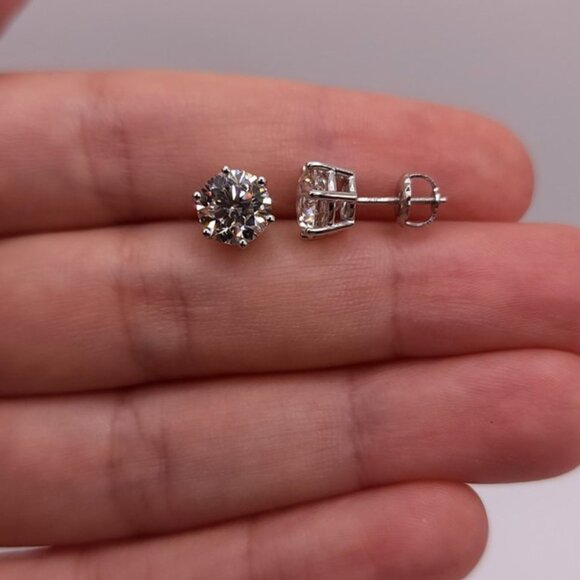 18Kt Gold 4.80 Ct 6 Prong Lab Grown Diamond Studs Earrings - Picture 4 of 6